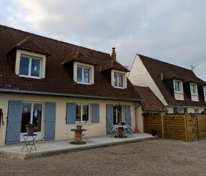 a house with blue doors and a fence at Bienvenue chez Marceau in Le Crotoy