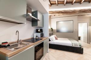 Una cama o camas en una habitación de Vertical Garden Studio by Quokka 360 - Modern studio in Como Downtown
