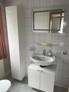 Ένα μπάνιο στο Ferienwohnung am See