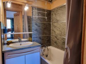 a bathroom with a sink and a bath tub at Appartement au pied des pistes, 2 chambres, proche commerces, à Plagne Village - FR-1-351-181 in La Plagne Tarentaise