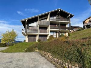 a house on top of a hill with a driveway at Appartement 5 personnes près des pistes avec vue magnifique - FR-1-733-172 in Crest-Voland