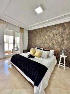 Katil atau katil-katil dalam bilik di Oumadane Appart-PROMO CAN 2025 Ocean view- Amazing apartment-International Fair and more near by