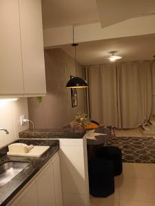 Una cocina o cocineta en Casa Completa Aconchegante e Decorada