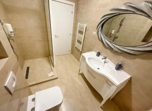 Ένα μπάνιο στο Maritimo ApartHotel +40 φωτογραφίες