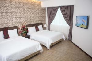 Tempat tidur dalam kamar di Qlassic Hotel