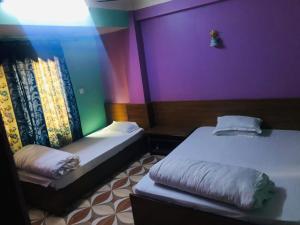 Postel nebo postele na pokoji v ubytování Hotel Devi Durga & Restaurant