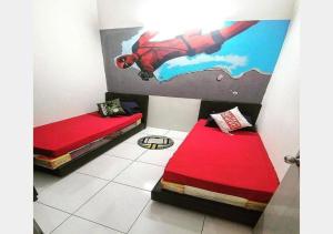 Giường trong phòng chung tại Marvel Cinematics Homes@ Station 18 , Ipoh