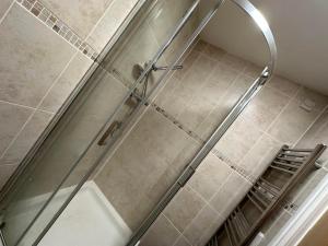 Bilik mandi di Serviced apartment, Central Grimsby -Bargate