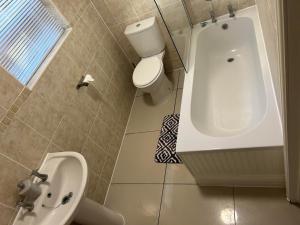 Bilik mandi di Serviced apartment, Central Grimsby -Bargate