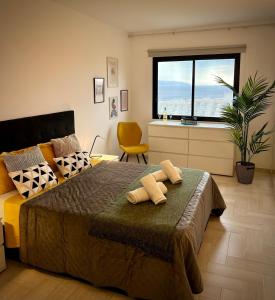 a bedroom with a bed with two towels on it at Bonito in Adeje