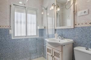 Koupelna v ubytování Casa P Cortijo + 13 fotografií