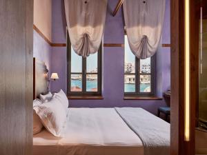 Postel nebo postele na pokoji v ubytování Domus Renier Boutique Hotel