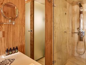 Koupelna v ubytování Domus Renier Boutique Hotel