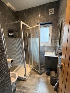 Ένα μπάνιο στο Globe Apartments M16 +9 φωτογραφίες