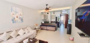 Μια τηλεόραση ή/και κέντρο ψυχαγωγίας στο Escape to Luxury in Ain Sokhna