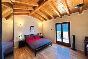 Ένα ή περισσότερα κρεβάτια σε δωμάτιο στο Guesthouse "Villa Tamas"