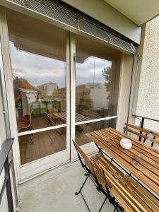 Rõdu või terrass majutusasutuses Simple and Comfortable Apartment in Zurich