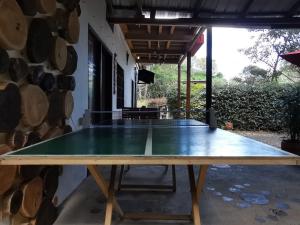 Πινγκ πονγκ στο Glamping La Bendición ή εκεί κοντά