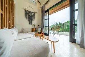 Fotografie z fotogalerie ubytování Live Amidst Greenery - Cozy Retreats at Sarang Apartment 6 v Ubudu