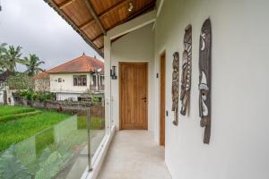 Fotografie z fotogalerie ubytování Live Amidst Greenery - Cozy Retreats at Sarang Apartment 6 v Ubudu + 2 fotografie