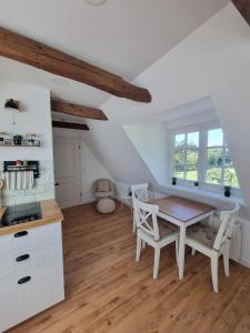 a kitchen with a table and chairs in a room at Lichtdurchflutete Dachgeschosswohnung mit Charme in Goldenstedt