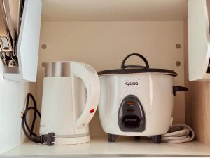 Παροχές για τσάι/καφέ στο Studio Unit - Black Cat Studio - Santorini Hotel - Sta Lucia Mall Cainta Rizal