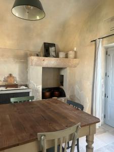 Una cocina o zona de cocina en Casina Egnazia 17 fotos más