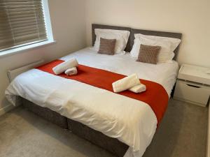 Кровать или кровати в номере 2 bedroom house in Glebe farm