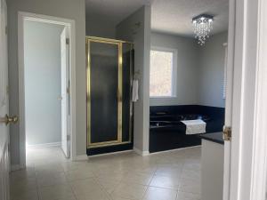 Fotografie z fotogalerie ubytování Kings Mountain Retreat 4BR Family Home Mountain View Game Room Fireplace v destinaci Kings Mountain