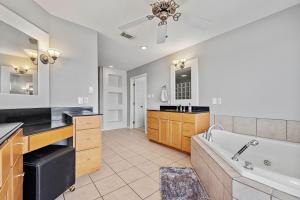 Φωτογραφία από το άλμπουμ του Canal Front Fisherman Dream Home with Great Views σε Hercules Offshore Heliport +34 φωτογραφίες