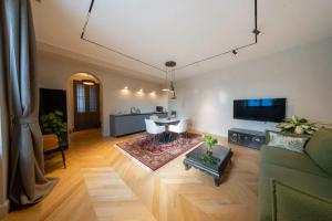 a living room with a couch and a table at Continental Apartment Unirii in Cluj-Napoca