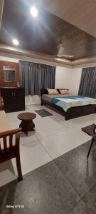 Postel nebo postele na pokoji v ubytování Hill valley farm resort