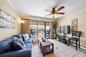 Μια τηλεόραση ή/και κέντρο ψυχαγωγίας στο Casa Del Mar Unit 277