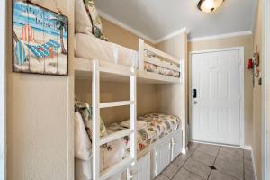 Ένα ή περισσότερα κρεβάτια σε δωμάτιο στο Casa Del Mar Unit 277 +12 φωτογραφίες