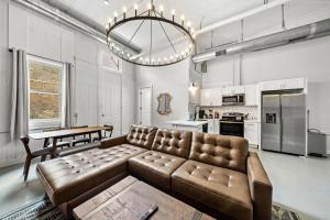 Кухня или мини-кухня в Historic and Central Downtown Galveston Flat
