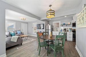 Η κουζίνα ή μικρή κουζίνα στο Cozy home with perfect central location