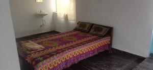 Ένα ή περισσότερα κρεβάτια σε δωμάτιο στο Six Face Guest House