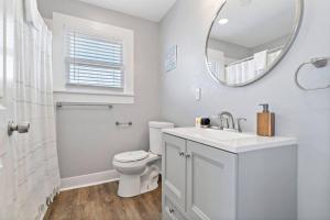 Ένα μπάνιο στο Cozy home with perfect central location +44 φωτογραφίες