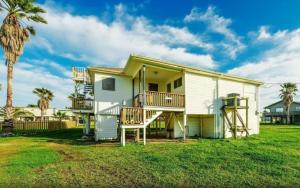 Το κτήριο όπου στεγάζεται  η παραθεριστική κατοικία +13 φωτογραφίες