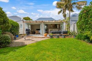 Κήπος έξω από το Best of Both Worlds Gorgeous Villa near Beaches