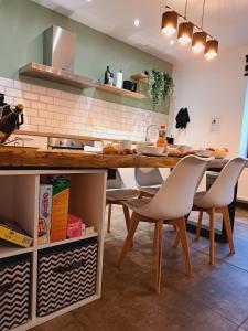 Kuchyň nebo kuchyňský kout v ubytování Gîte Chez Nénene La Roche en Ardenne