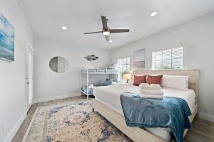 Ένα ή περισσότερα κρεβάτια σε δωμάτιο στο Gorgeous Home with Huge Private Pool and Game Room +73 φωτογραφίες