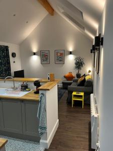 Χώρος καθιστικού στο Lochvoil Bothy in Oban - detached cottage