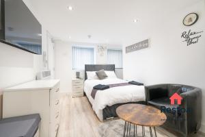 a bedroom with a bed and a desk and a chair at Neepsend Lane Studios in Neepsend