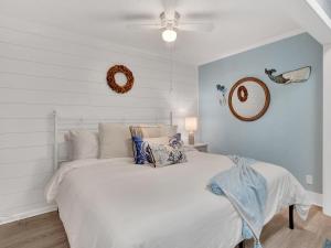 Una cama o camas en una habitación de Sun N Fun 54 fotos más