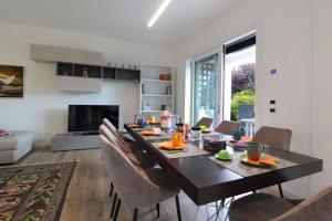 a dining room with a table and some chairs at House Martina in Limana
