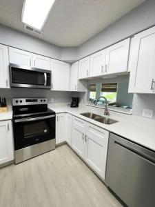 Η κουζίνα ή μικρή κουζίνα στο Rosemary Retreat