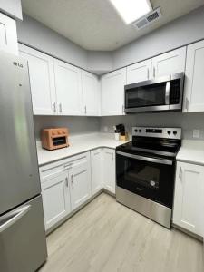 Η κουζίνα ή μικρή κουζίνα στο Rosemary Retreat