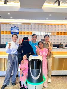 a group of people standing next to a machine at Nost algia S Hotel Beijing Guomao CBD 时光漫步S酒店 北京大望路地铁站店 Free fresh ground coffee,Free laundry service in Beijing