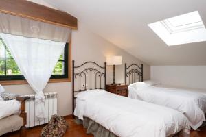 a bedroom with two beds and a window at VillaDonas in Gondomar